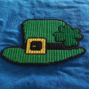 Shamrock hat wall hanging